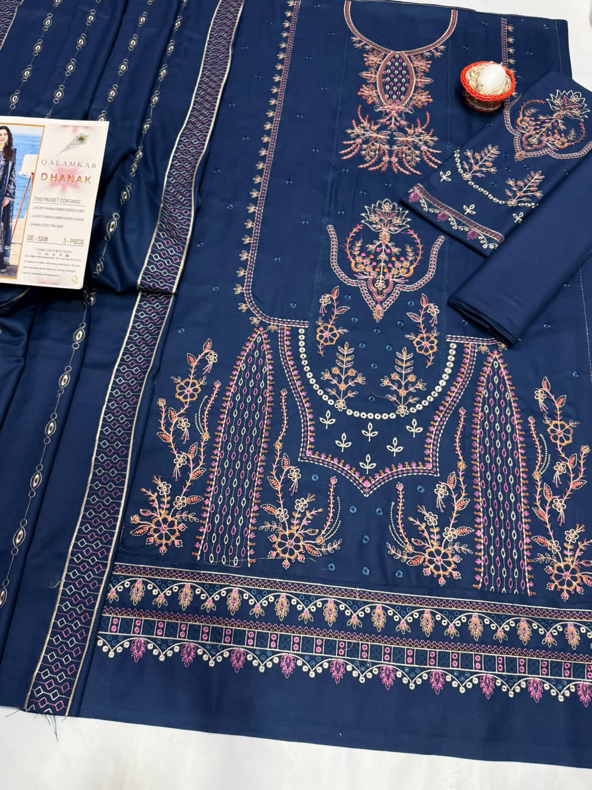 Qalamkar Winter 3 Piece Suit 5206 – Airjet Dhanak Embroidered Shawl Collection